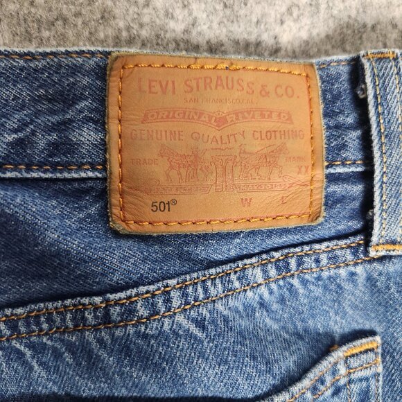 Levis Premium 501 Jeans Men 28x32 Button Fly Medium Wash Blue Denim Straight Fit - Picture 3 of 10